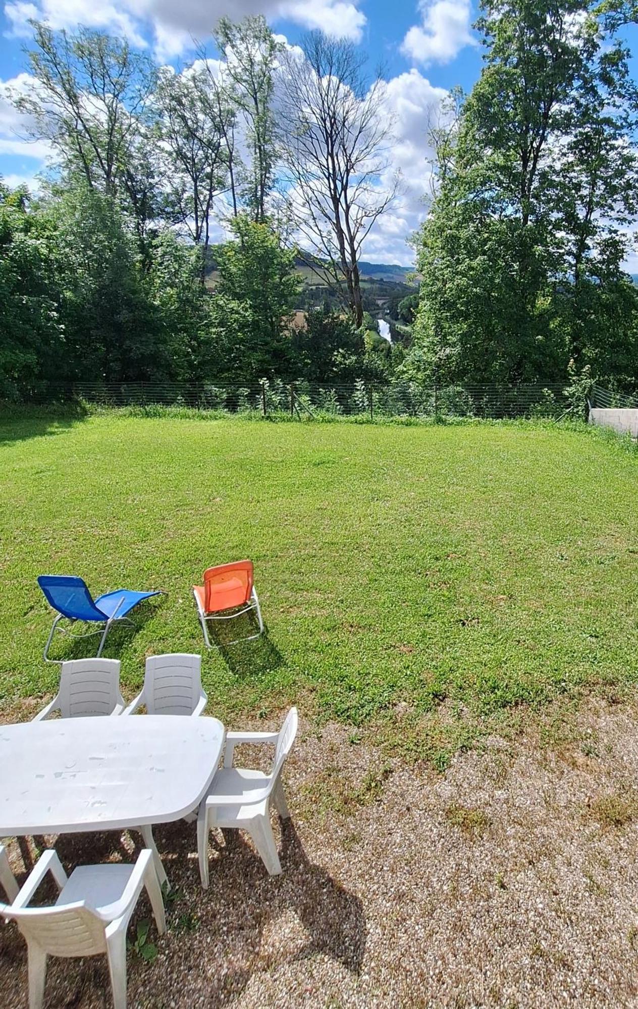 Agreable Maison Avec Jardin A ジョアンヴィル エクステリア 写真