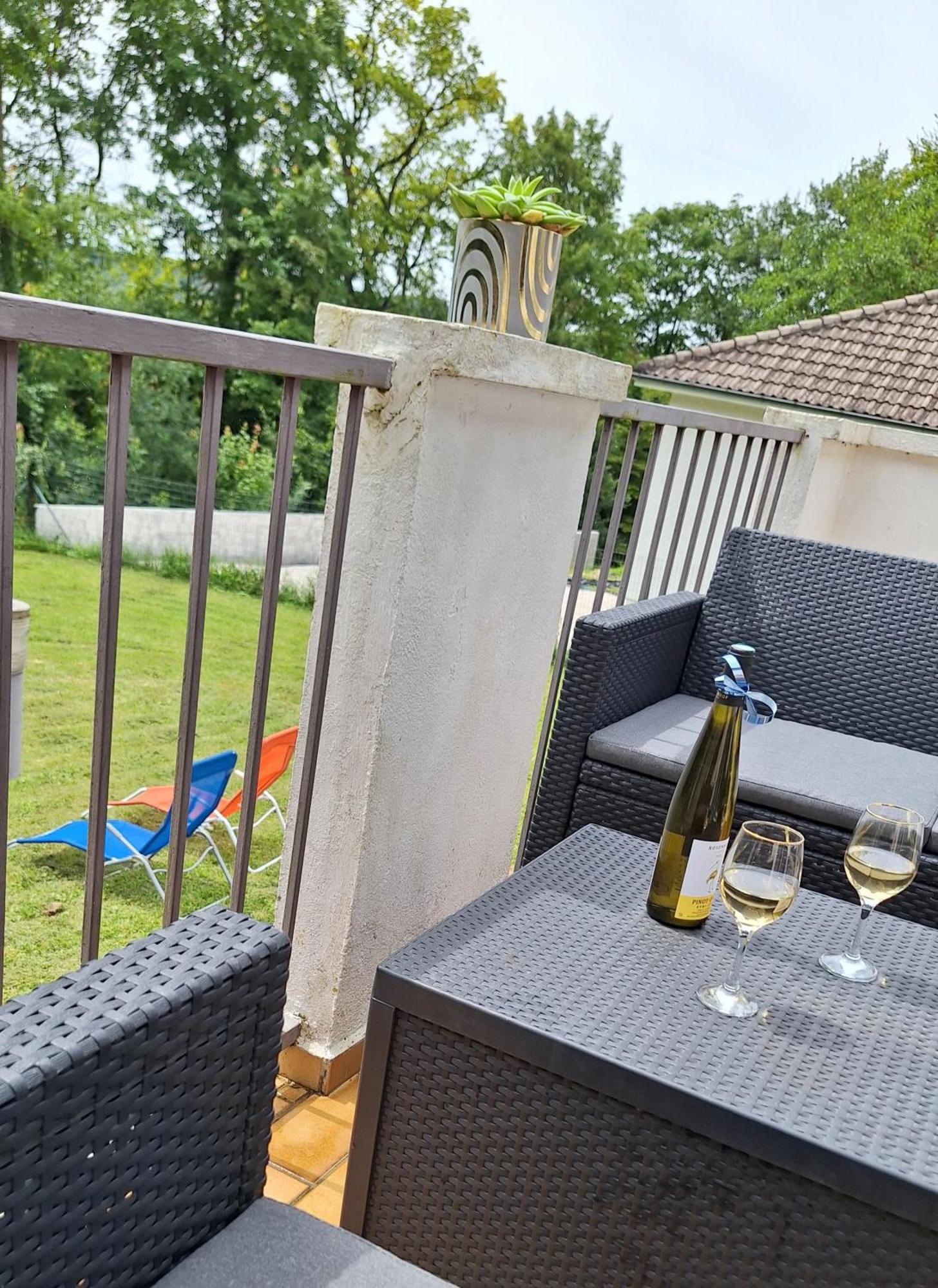 Agreable Maison Avec Jardin A ジョアンヴィル エクステリア 写真