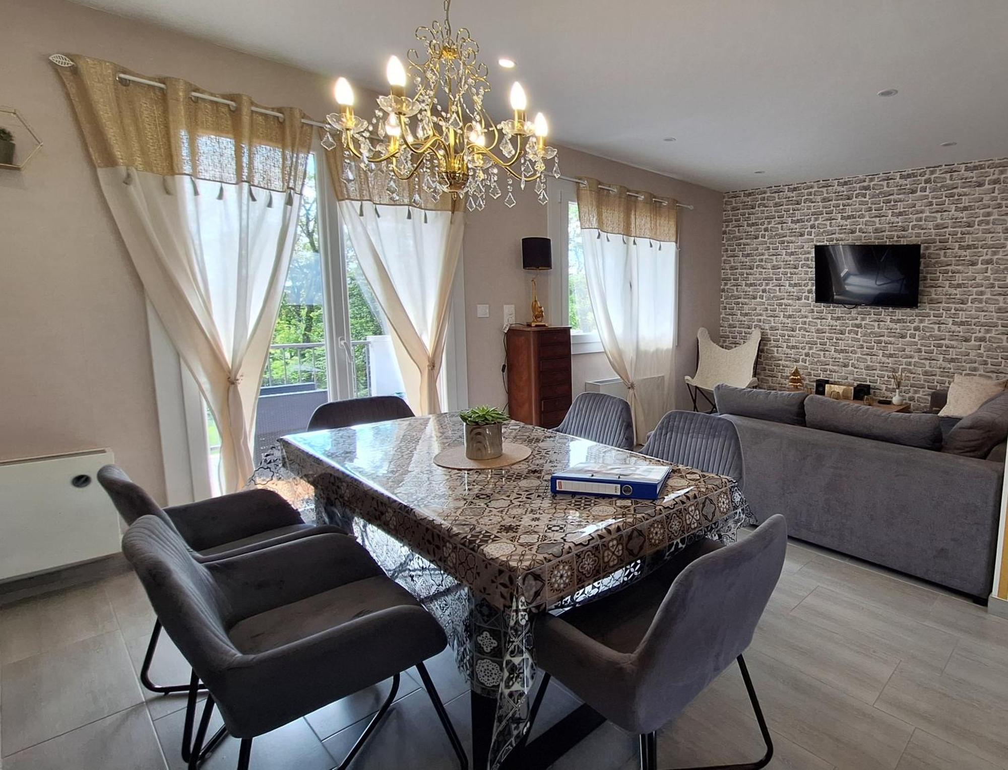 Agreable Maison Avec Jardin A ジョアンヴィル エクステリア 写真